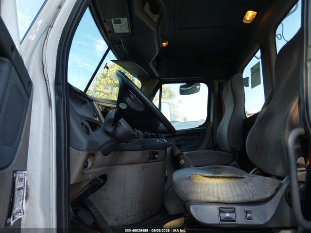 Продажа на аукционе авто 2013 Freightliner Cascadia 113, vin: 1FUBGADV2DLBW3605, номер лота: 46029458
