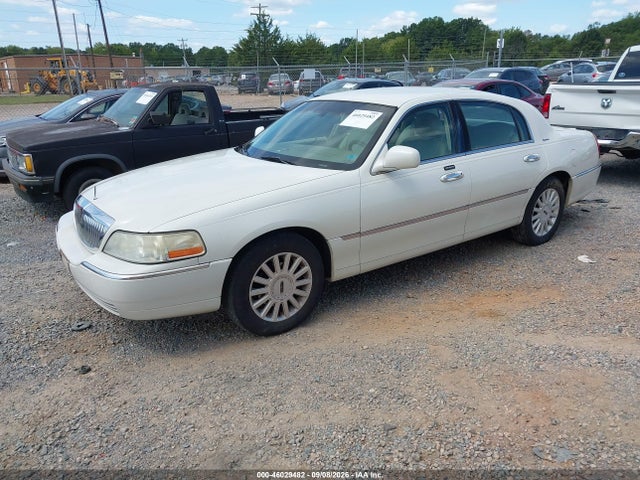 46029482 :رقم المزاد ، 1LNHM81W55Y613759 vin ، 2005 Lincoln Town Car Signature مزاد بيع