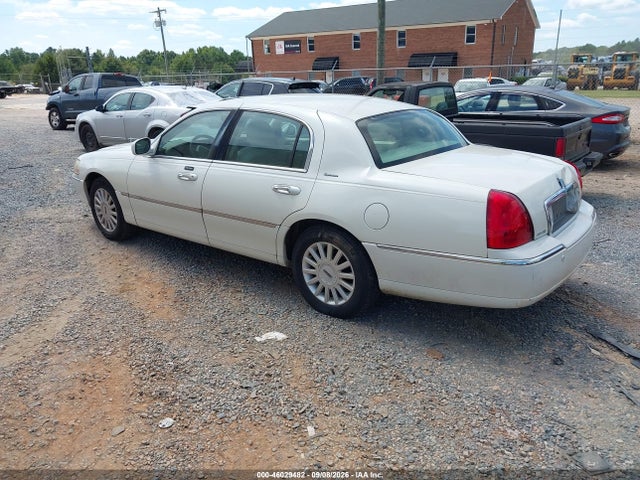 46029482 :رقم المزاد ، 1LNHM81W55Y613759 vin ، 2005 Lincoln Town Car Signature مزاد بيع
