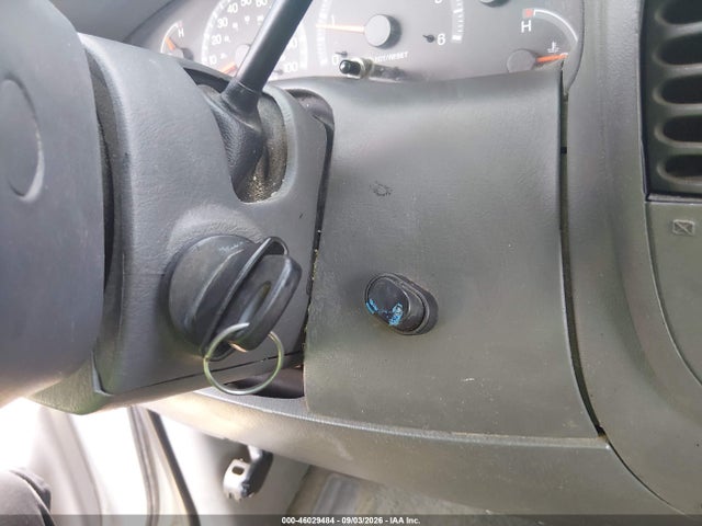 2002 Ford F-150 Lariat/xl/xlt მანქანა იყიდება აუქციონზე, vin: 1FTRX17L12NA62747, აუქციონის ნომერი: 46029484