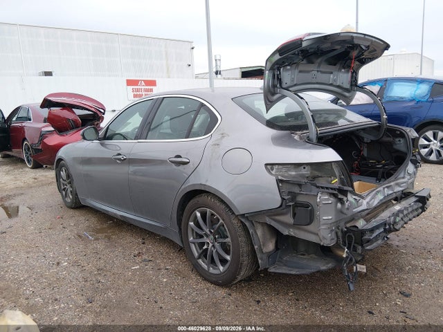 Alfa Romeo Giulia Rwd 2018 ZARFAEBN2J7581822 Image 3