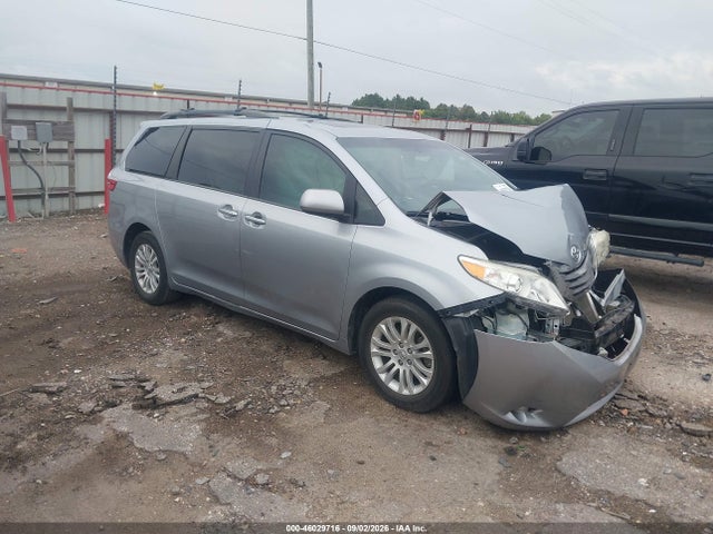 Auction sale of the 2017 Toyota Sienna Xle 8 Passenger, vin: 5TDYZ3DC6HS844227, lot number: 46029716