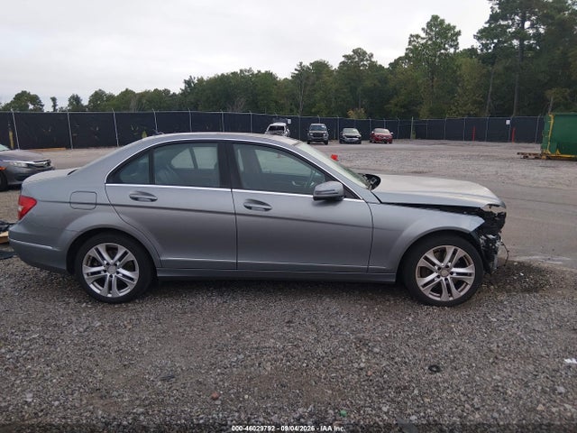 46029792 :رقم المزاد ، WDDGF8AB3EA943261 vin ، 2014 Mercedes-benz C 300 Luxury 4matic مزاد بيع