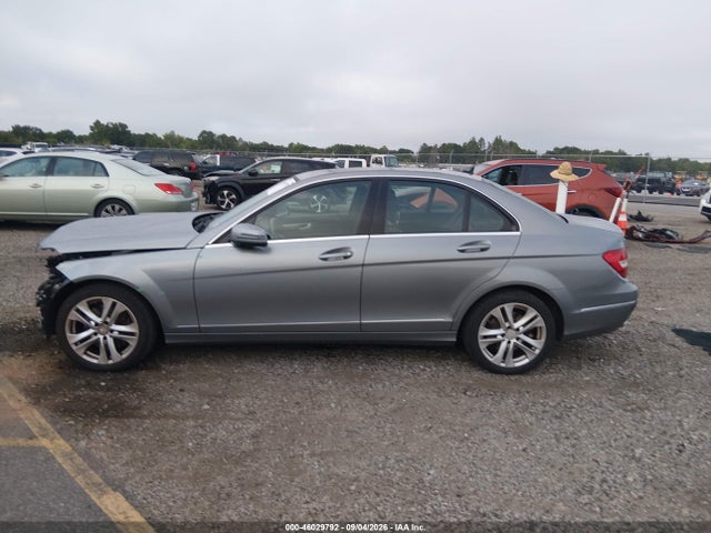 46029792 :رقم المزاد ، WDDGF8AB3EA943261 vin ، 2014 Mercedes-benz C 300 Luxury 4matic مزاد بيع