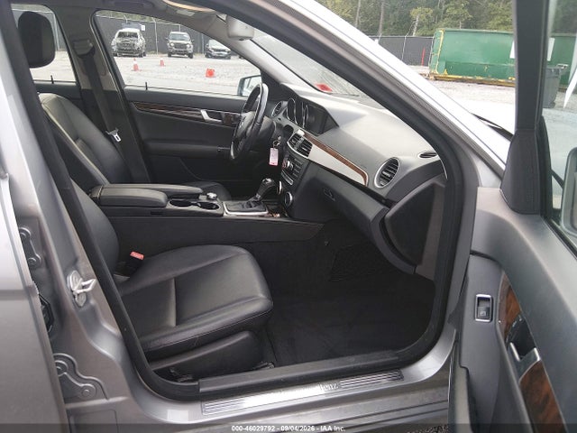 46029792 :رقم المزاد ، WDDGF8AB3EA943261 vin ، 2014 Mercedes-benz C 300 Luxury 4matic مزاد بيع