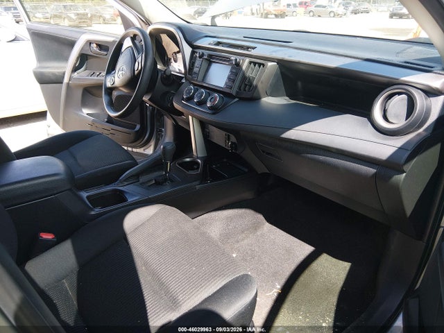 Продаж на аукціоні авто 2018 Toyota Rav4 Le, vin: JTMBFREV7JJ218576, номер лоту: 46029963