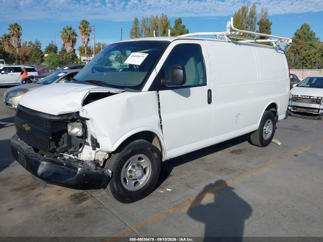 Chevrolet Express 2500 Work Van 2015 1GCWGFCF8F1234592 Image 2