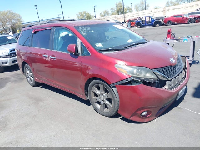 46030571 :رقم المزاد ، 5TDXK3DC3GS706272 vin ، 2016 Toyota Sienna Se 8 Passenger مزاد بيع