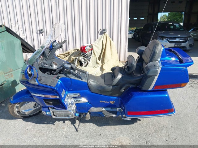46030616 :رقم المزاد ، 1HFSC2201TA801047 vin ، 1996 Honda Gl1500 A/2 مزاد بيع