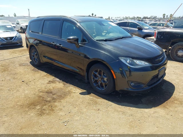 2018 2C4RC1GG4JR261937 main image