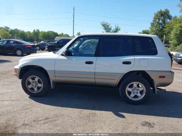 46030703 :رقم المزاد ، JT3HP10V9W7105477 vin ، 1998 Toyota Rav4 مزاد بيع