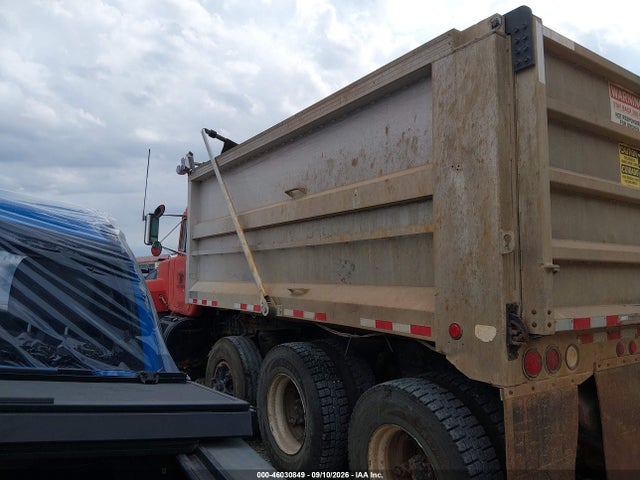 46030849 :رقم المزاد ، 1M2P267C2TM024711 vin ، 1996 Mack 600 Rd600 مزاد بيع