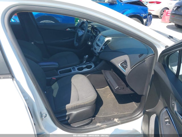 46030940 :رقم المزاد ، 1G1BC5SMXH7195159 vin ، 2017 Chevrolet Cruze Ls Auto مزاد بيع