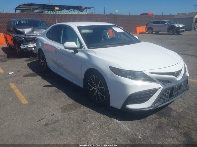 46030970 :رقم المزاد ، 4T1G11AK7MU573778 vin ، 2021 Toyota Camry Se مزاد بيع