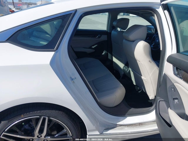 1HGCV3F97NA027060 Honda Accord Hybrid Touring