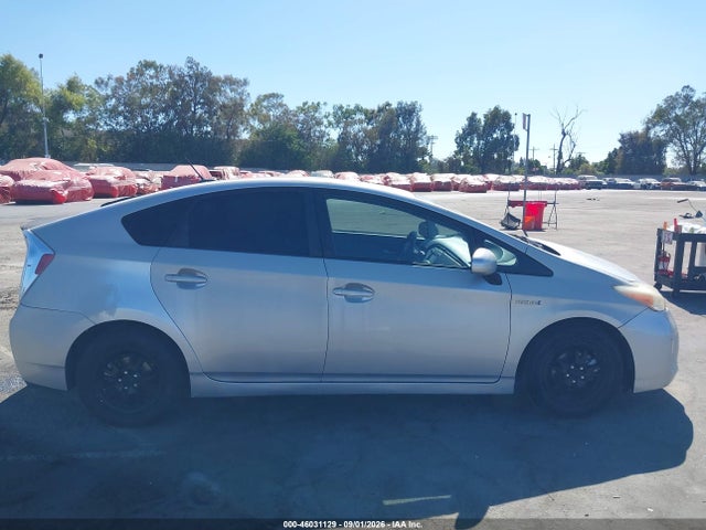 Toyota Prius Three 2014 JTDKN3DU6E1755339 Image 13