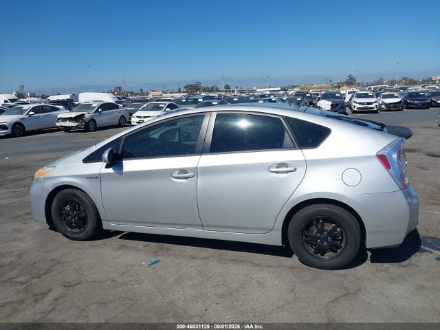 Toyota Prius Three 2014 JTDKN3DU6E1755339 Image 14