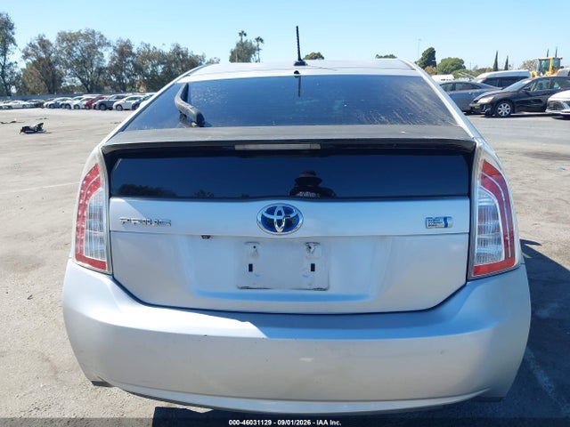 Toyota Prius Three 2014 JTDKN3DU6E1755339 Image 16