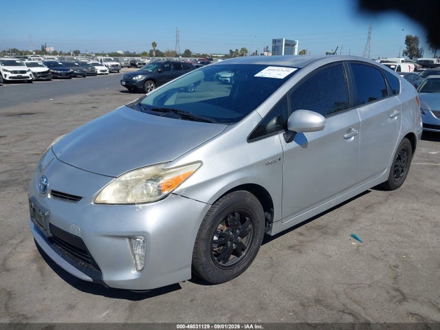 Toyota Prius Three 2014 JTDKN3DU6E1755339 Image 2