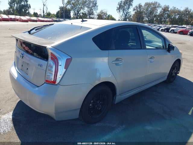 Toyota Prius Three 2014 JTDKN3DU6E1755339 Image 4