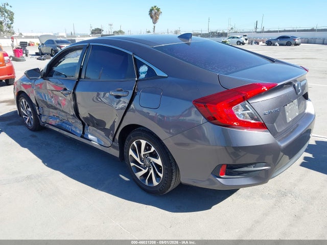 Honda CIVIC EX 2018 2HGFC2F70JH529593 Image 3