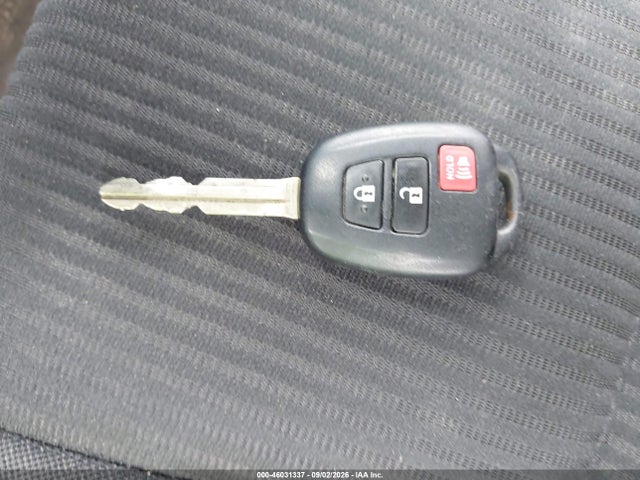 JTMBFREV2JJ723019 Toyota RAV4 LE