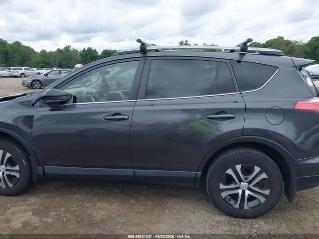 JTMBFREV2JJ723019 Toyota RAV4 LE