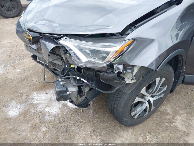 JTMBFREV2JJ723019 Toyota RAV4 LE