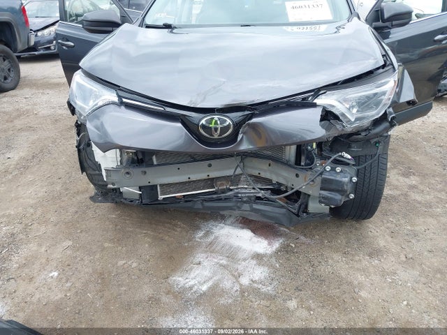 JTMBFREV2JJ723019 Toyota RAV4 LE