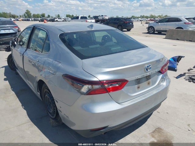 46031511 :رقم المزاد ، 4T1C31AK5MU549763 vin ، 2021 Toyota Camry Le Hybrid مزاد بيع