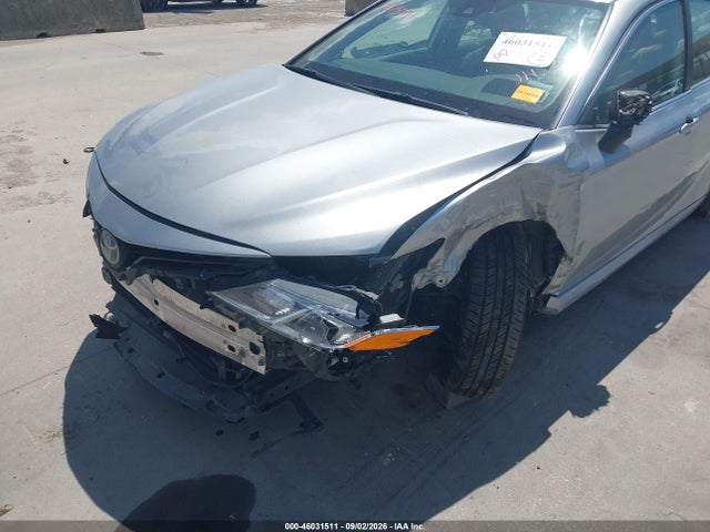 46031511 :رقم المزاد ، 4T1C31AK5MU549763 vin ، 2021 Toyota Camry Le Hybrid مزاد بيع