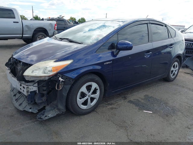 Toyota Prius Two 2014 JTDKN3DU0E1777823 Image 2