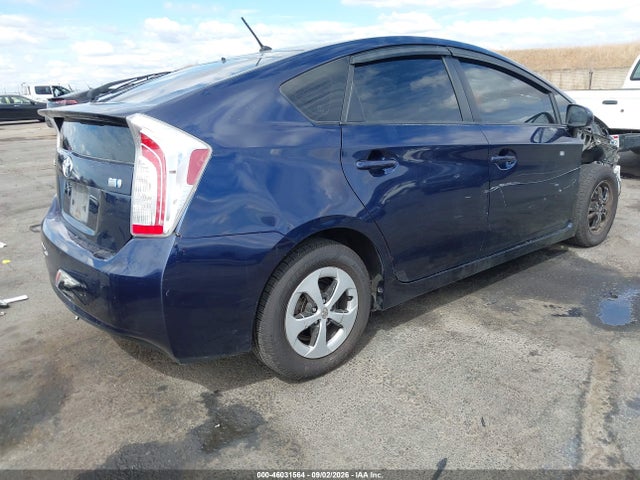 Toyota Prius Two 2014 JTDKN3DU0E1777823 Image 4
