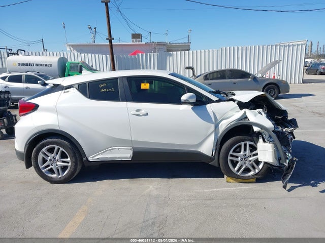 Toyota C-HR LE 2021 JTNKHMBX7M1126824 Image 14