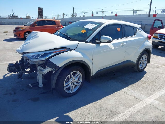 Toyota C-HR LE 2021 JTNKHMBX7M1126824 Image 2