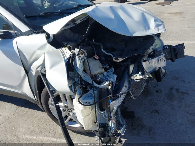Toyota C-HR LE 2021 JTNKHMBX7M1126824 Image 11