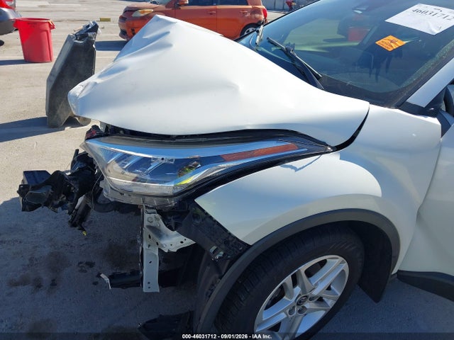 Toyota C-HR LE 2021 JTNKHMBX7M1126824 Image 12