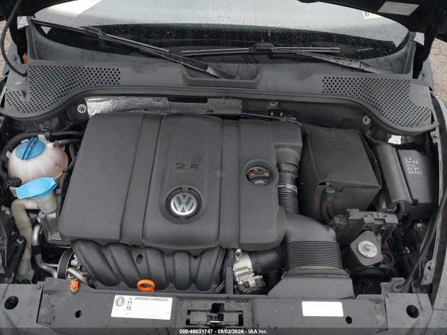 2013 Volkswagen Beetle 2.5l მანქანა იყიდება აუქციონზე, vin: 3VW5P7AT9DM821228, აუქციონის ნომერი: 46031747