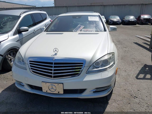 2013 Mercedes-benz S 550 მანქანა იყიდება აუქციონზე, vin: WDDNG7DB1DA508215, აუქციონის ნომერი: 46031854