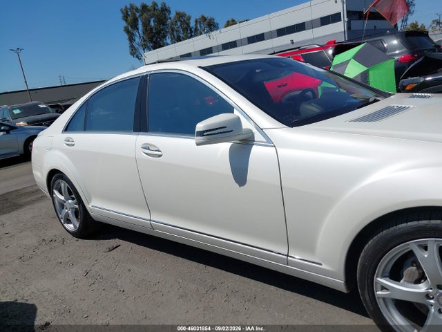 2013 Mercedes-benz S 550 მანქანა იყიდება აუქციონზე, vin: WDDNG7DB1DA508215, აუქციონის ნომერი: 46031854