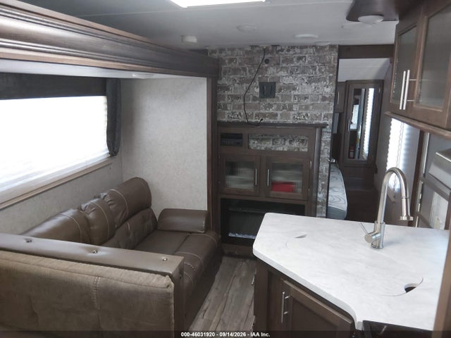 2018 Forest River Cherokee Grey Wolf 26dbh Travel Trailer მანქანა იყიდება აუქციონზე, vin: 4X4TCKB22JK048775, აუქციონის ნომერი: 46031920