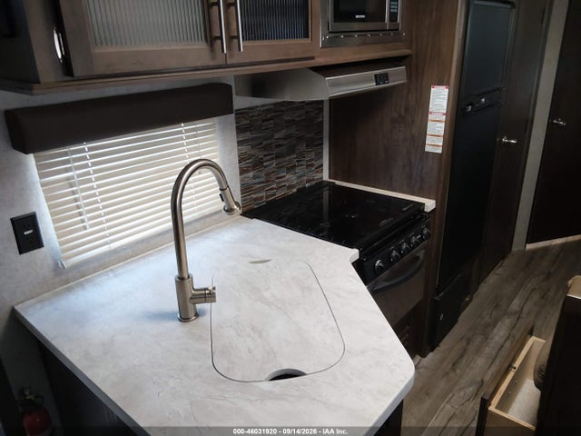 2018 Forest River Cherokee Grey Wolf 26dbh Travel Trailer მანქანა იყიდება აუქციონზე, vin: 4X4TCKB22JK048775, აუქციონის ნომერი: 46031920