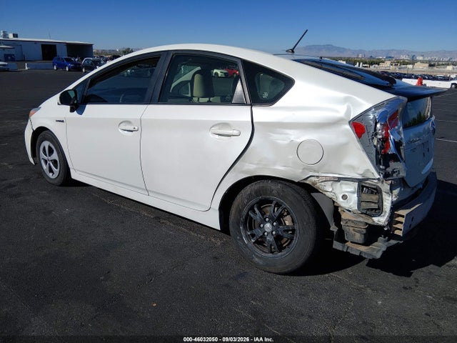 Toyota Prius Two 2015 JTDKN3DU8F0407260 Image 3