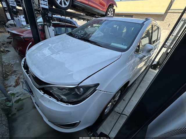 Chrysler Pacifica Touring L 2018 2C4RC1BG8JR118867 Image 2