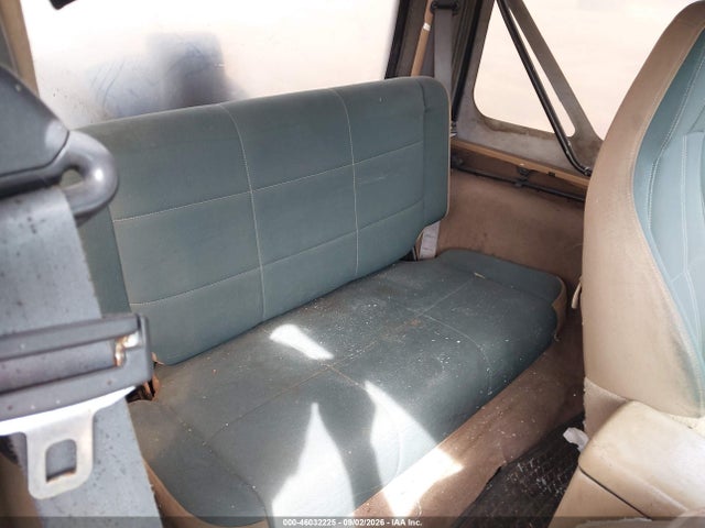 46032225 :رقم المزاد ، 1J4FA59S42P749204 vin ، 2002 Jeep Wrangler Sahara مزاد بيع