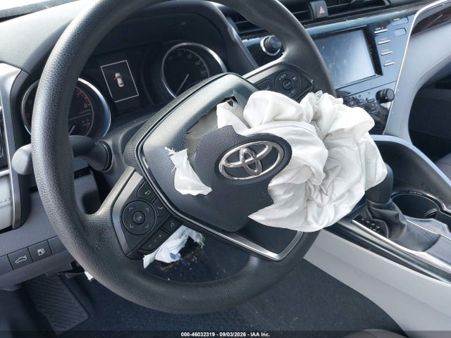 2018 Toyota Camry L მანქანა იყიდება აუქციონზე, vin: 4T1B11HK0JU082965, აუქციონის ნომერი: 46032319