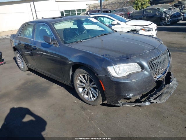 46032395 :رقم المزاد ، 2C3CCAAG2HH577033 vin ، 2017 Chrysler 300 Limited مزاد بيع