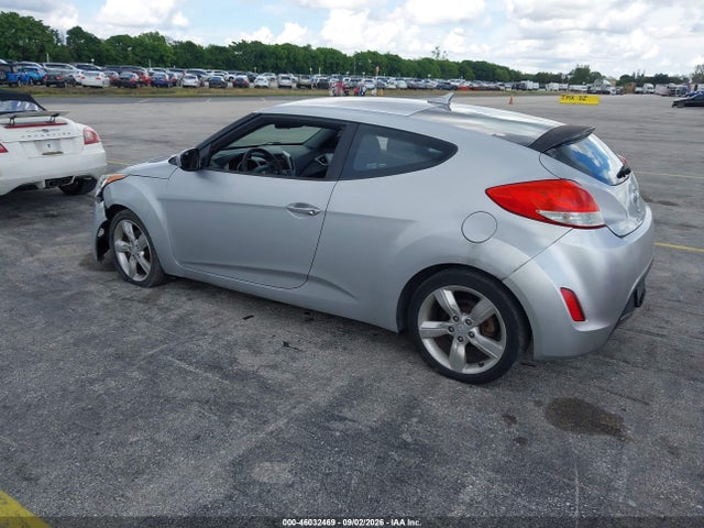 2015 Hyundai Veloster მანქანა იყიდება აუქციონზე, vin: KMHTC6AD2FU234372, აუქციონის ნომერი: 46032469