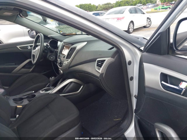 2015 Hyundai Veloster მანქანა იყიდება აუქციონზე, vin: KMHTC6AD2FU234372, აუქციონის ნომერი: 46032469