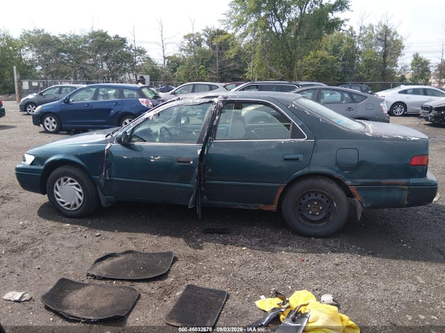 46032678 :رقم المزاد ، 4T1BG22K5VU786887 vin ، 1997 Toyota Camry Le مزاد بيع
